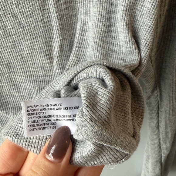 Universal Thread Cropped Ribbed Long Sleeves - Picture 4 of 8